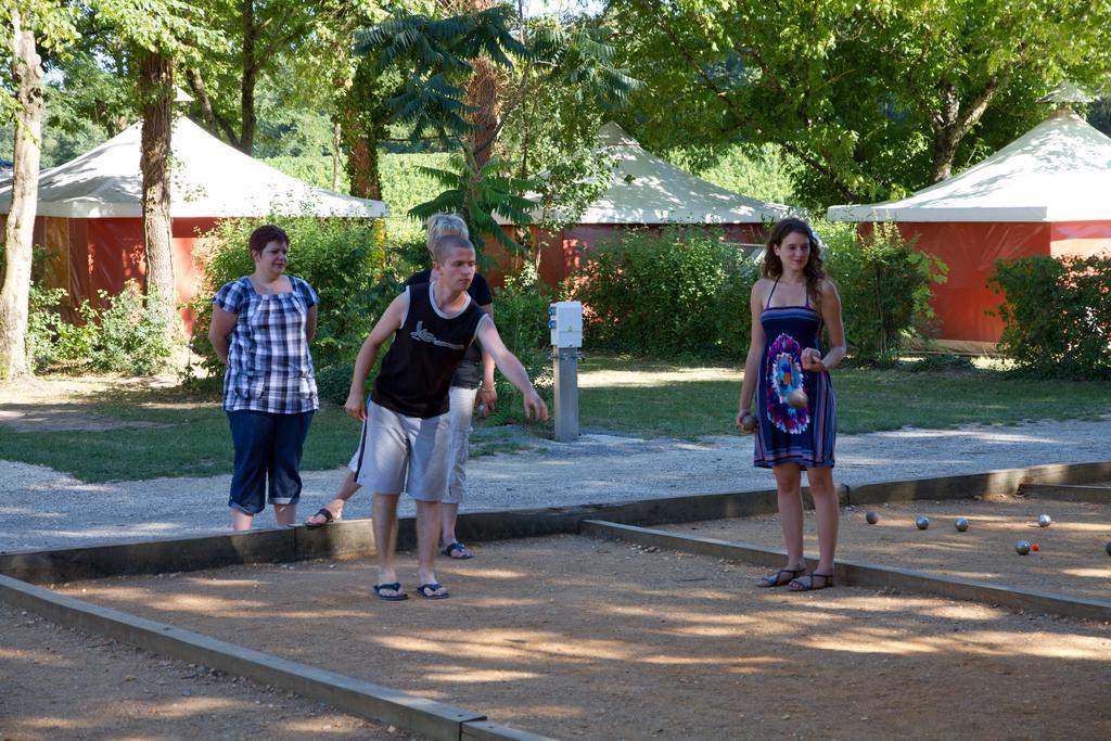 Camping Le Pressoir Petit-Palais-et-Cornemps Dış mekan fotoğraf