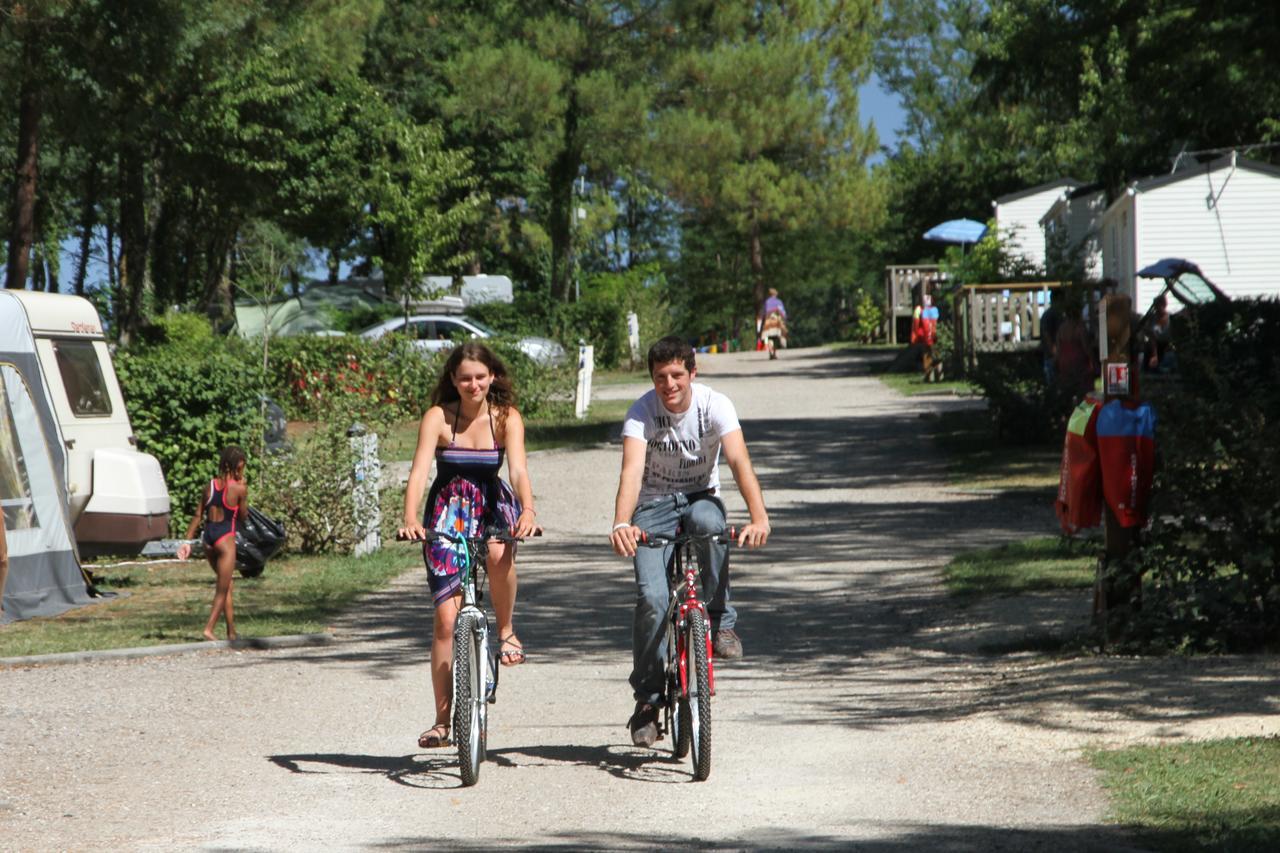 Camping Le Pressoir Petit-Palais-et-Cornemps Dış mekan fotoğraf